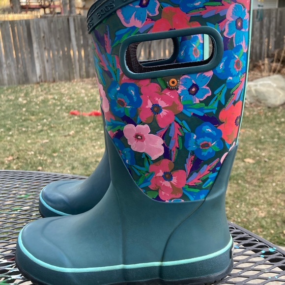 Bogs Rain Boots Blue and Pink Floral Boots (size 1) - Picture 1 of 6